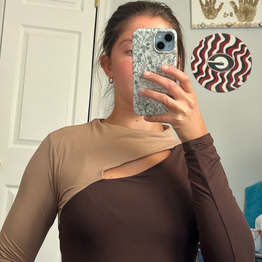 Two-Tone Cutout Long Sleeve workout top